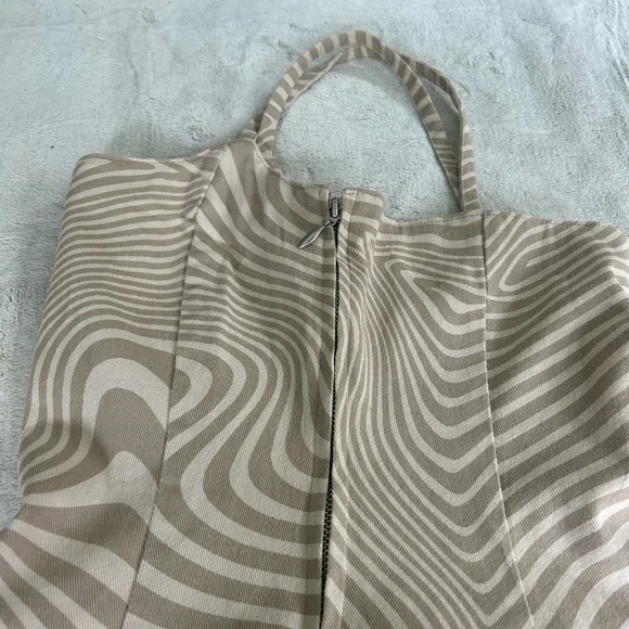 Elegant Beige Patterned Dress - Picture 6 of 8